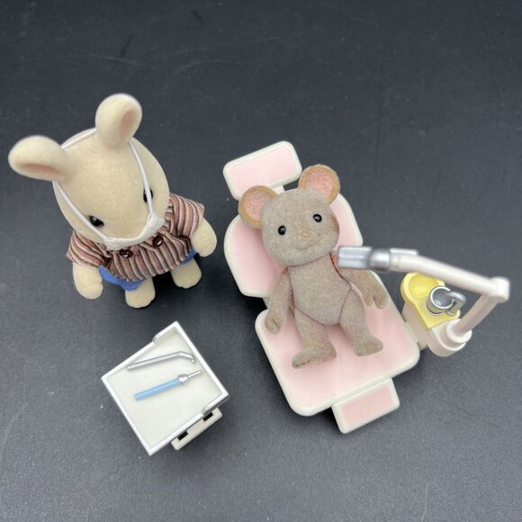 Sylvanian Families Calico Critters Country Dentist Bunny Rabbit Incomplete - Picture 2 of 15